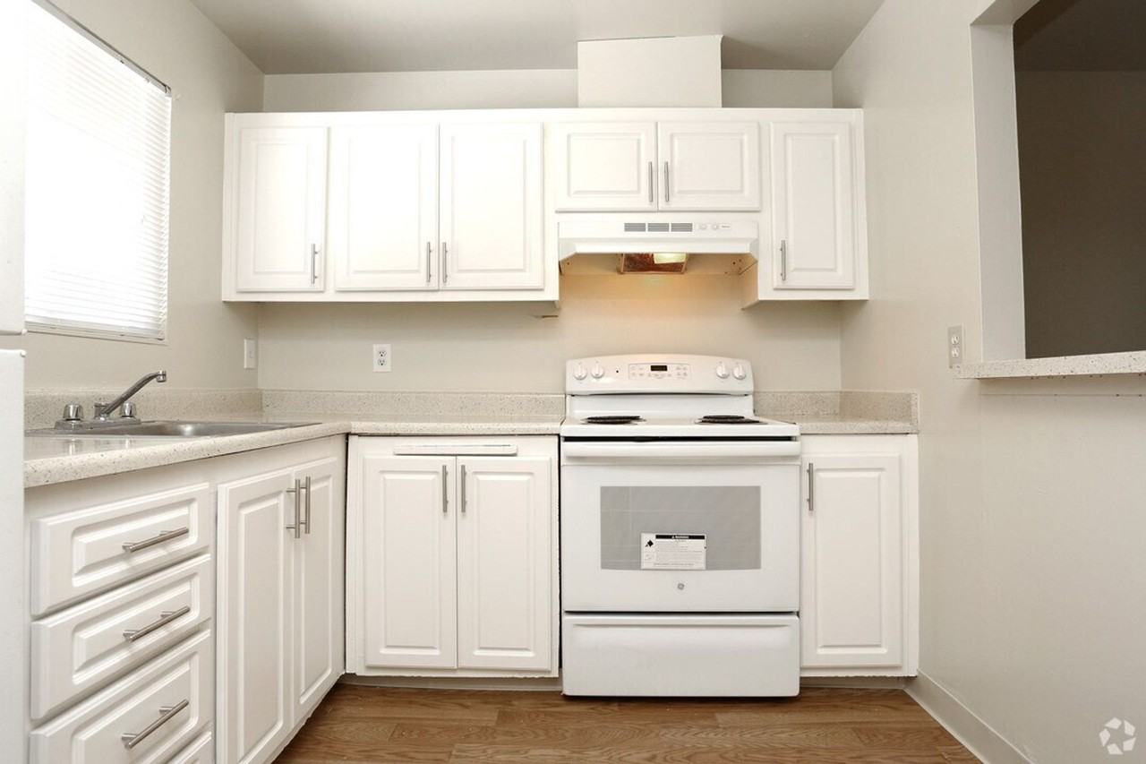 Listing photo 1 of 5