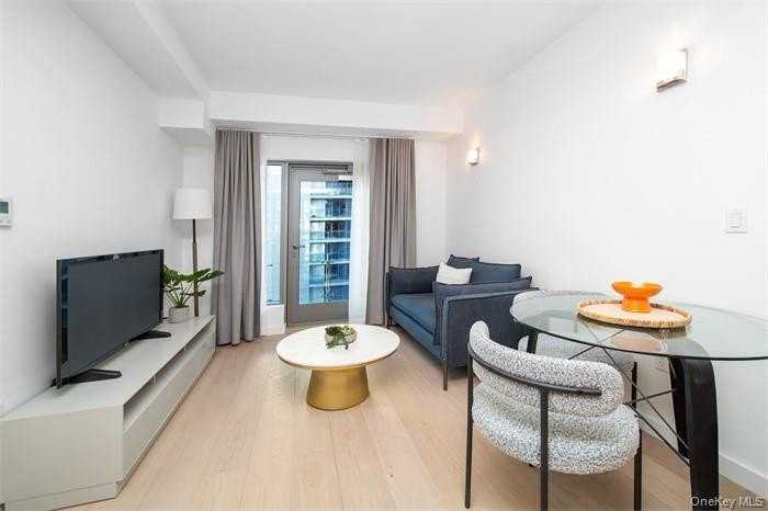 Listing photo 1 of 5