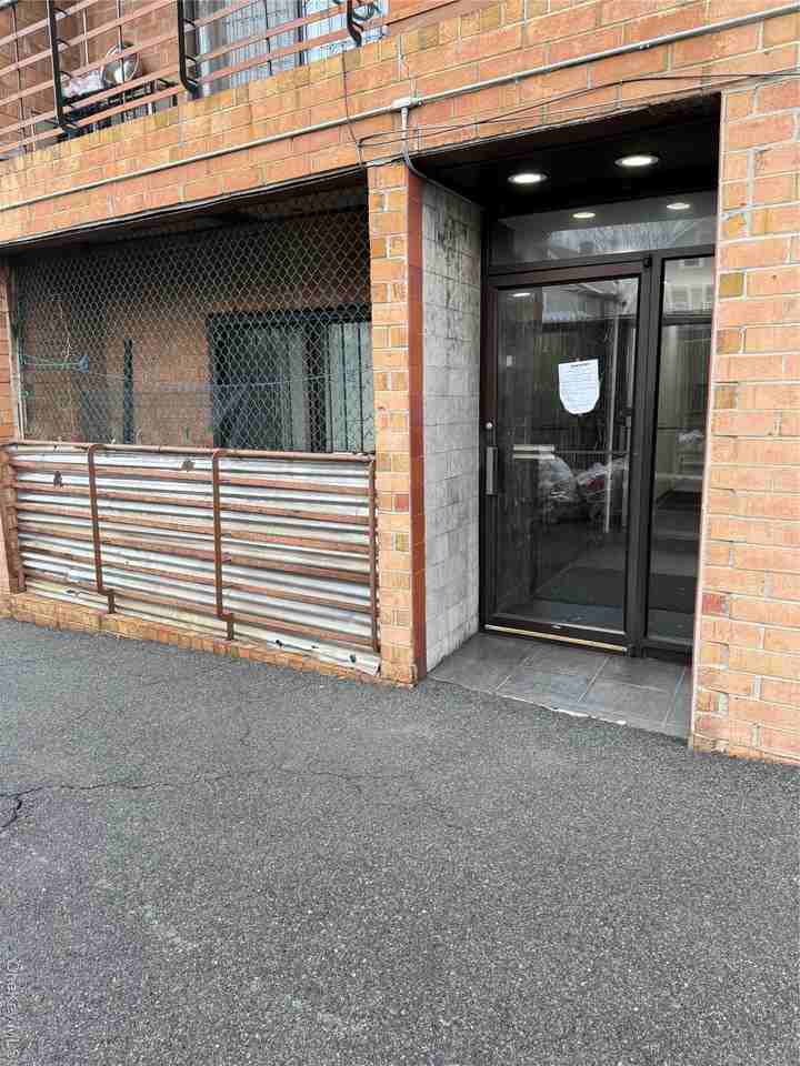 Listing photo 1 of 5