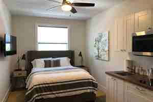 Listing photo 1 of 5