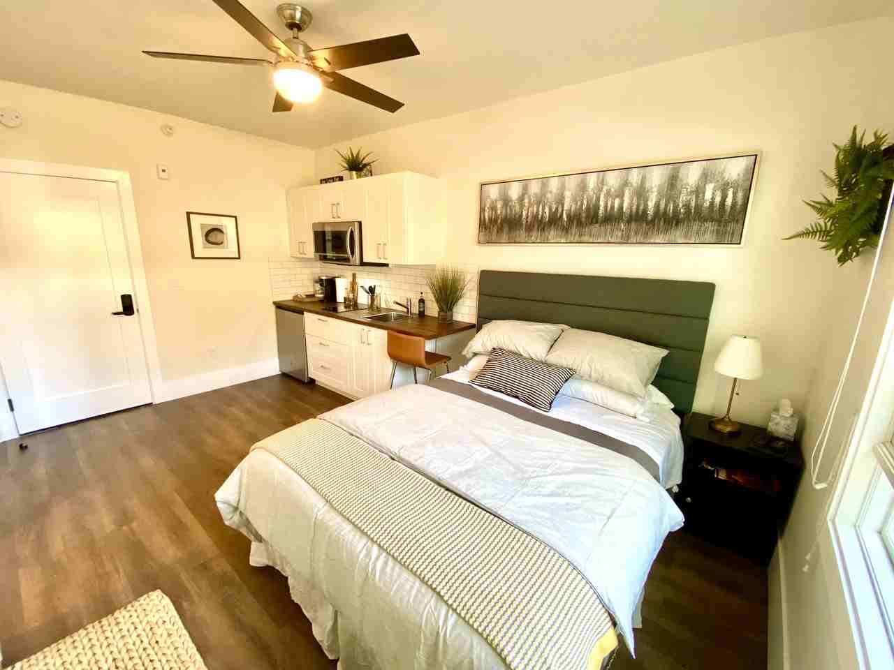 Listing photo 1 of 5