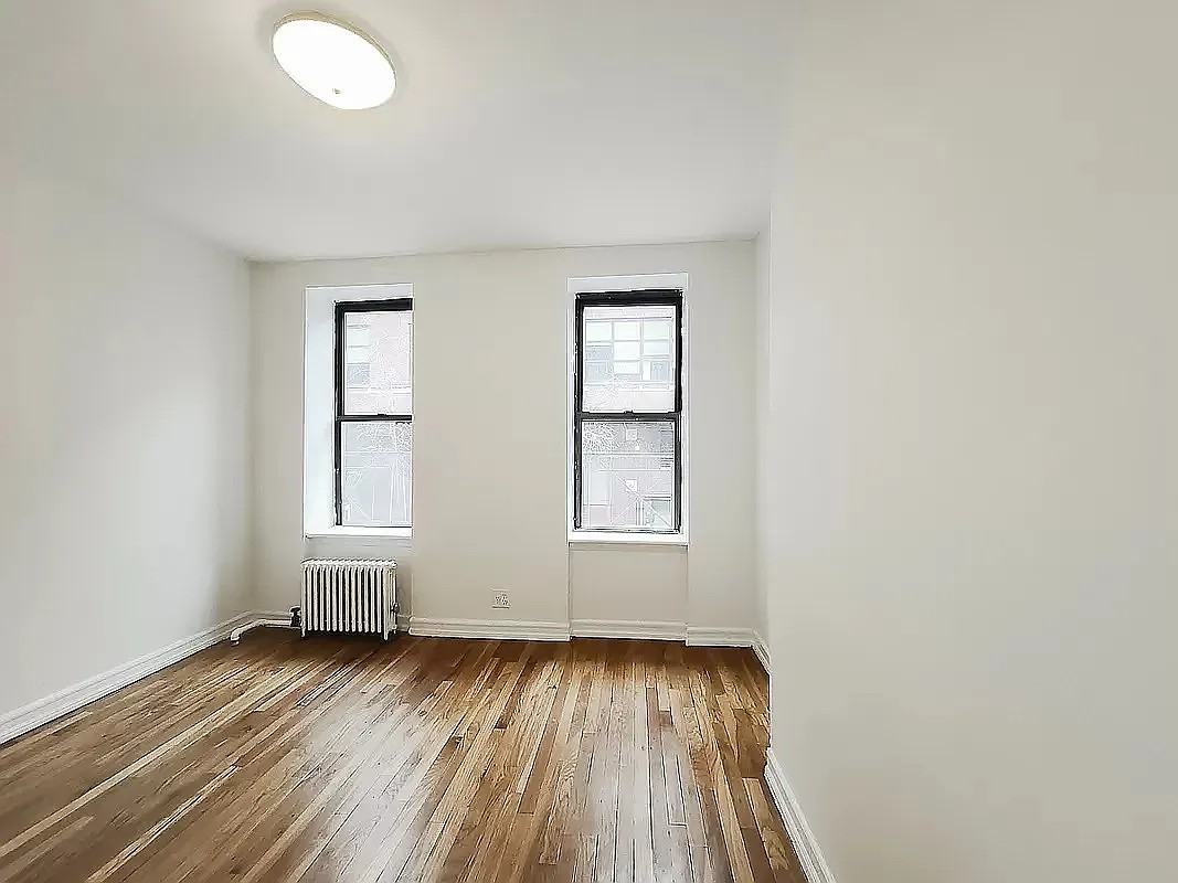 Listing photo 1 of 5