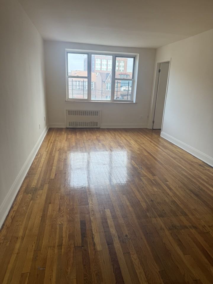 Listing photo 1 of 5