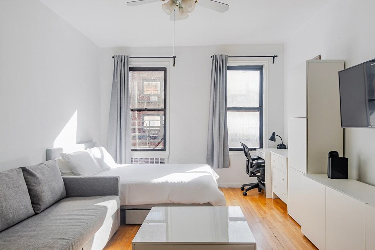 Listing photo 1 of 5