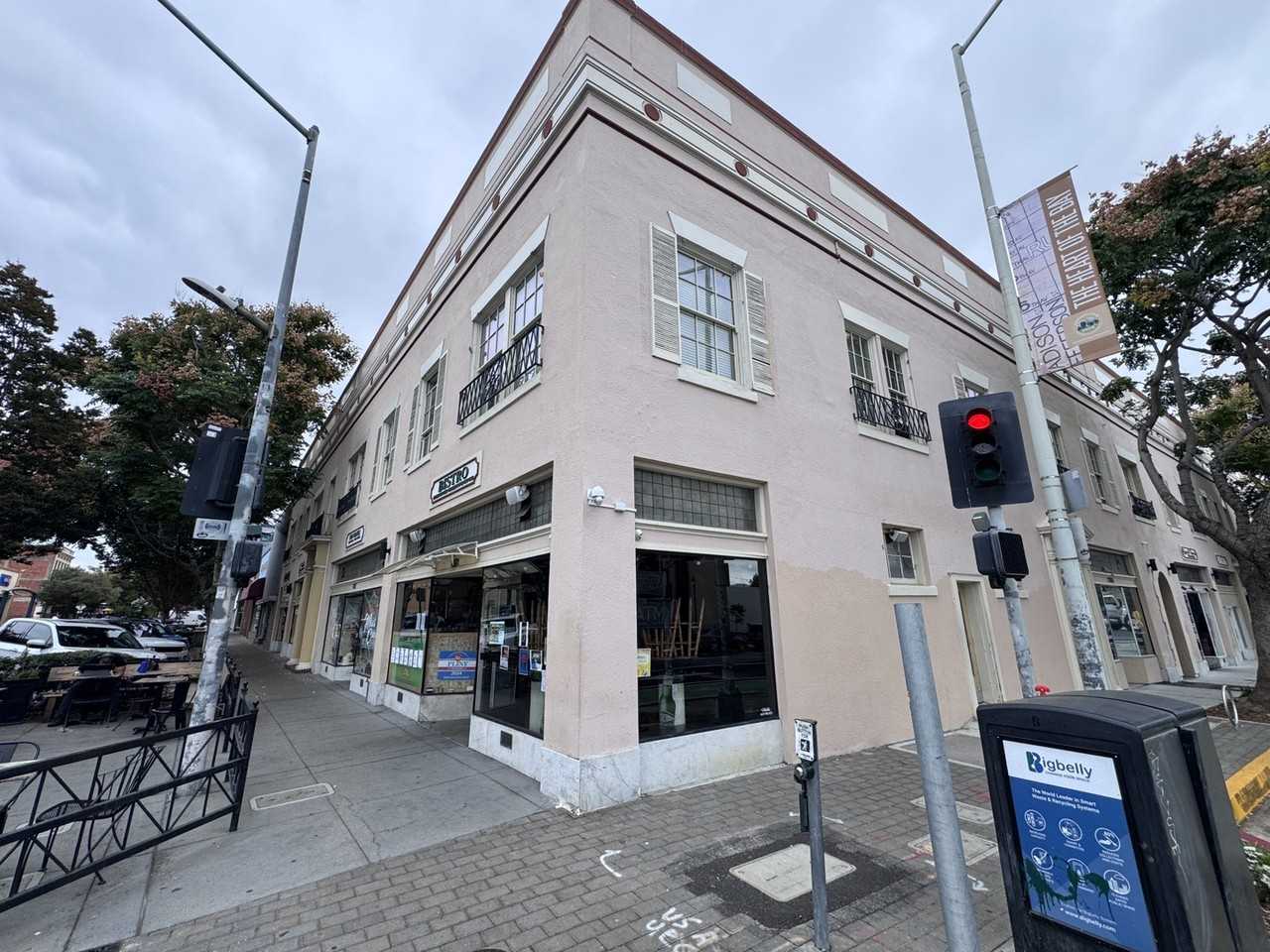 Listing photo 1 of 5