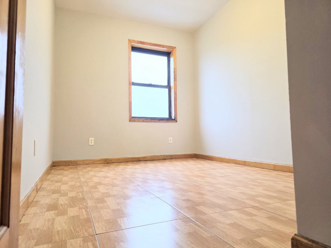 Listing photo 1 of 5