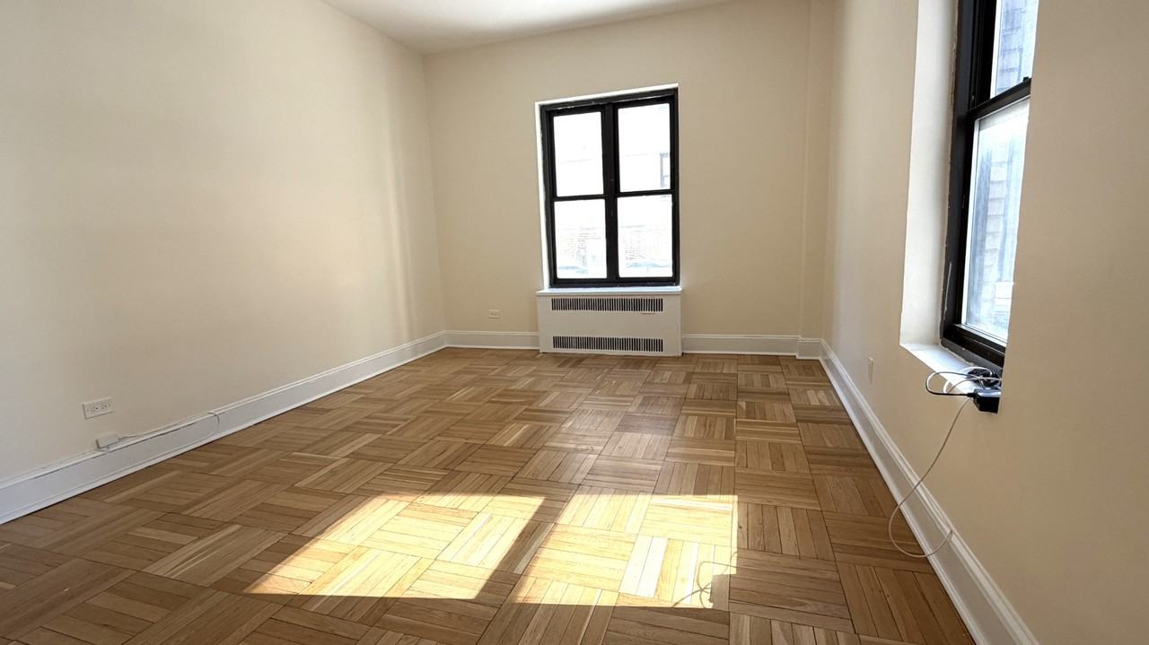 Listing photo 1 of 5