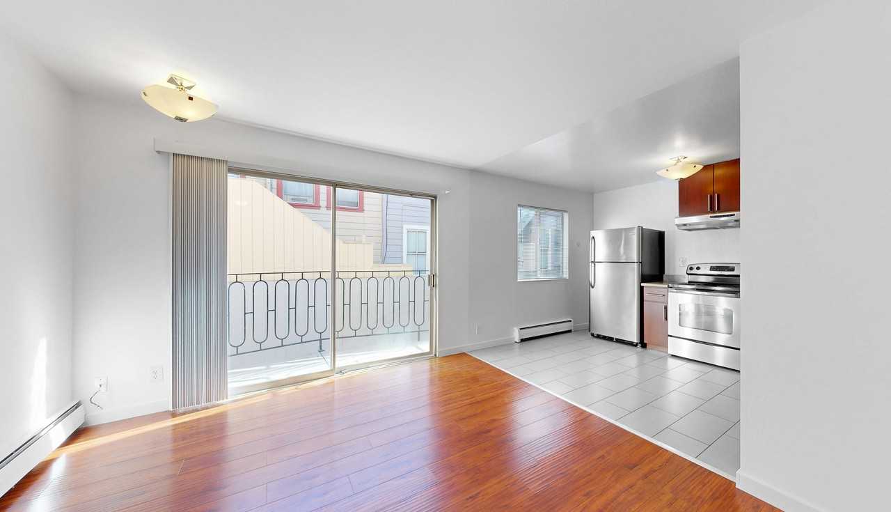 Listing photo 1 of 5