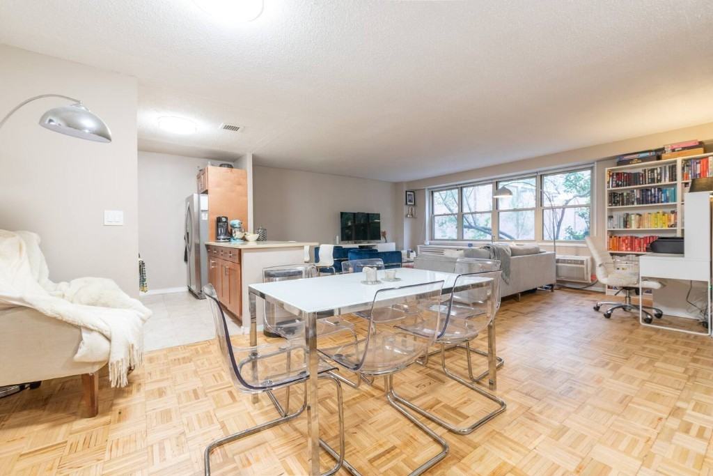 Listing photo 1 of 5