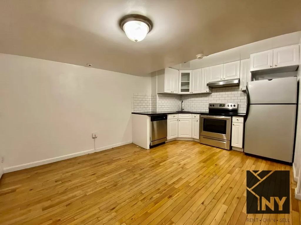 Listing photo 1 of 3