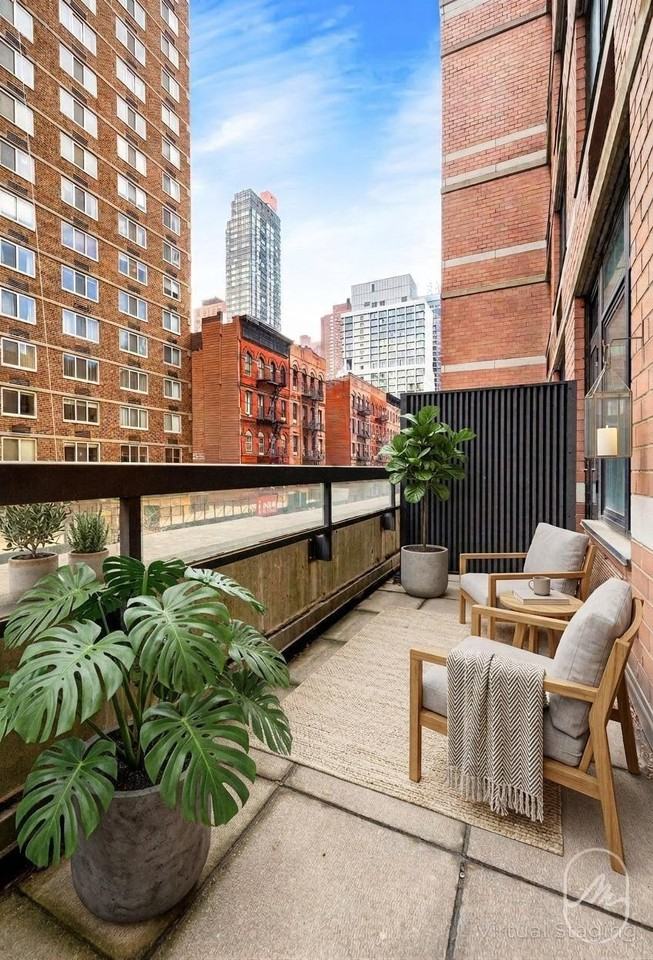 Listing photo 1 of 5