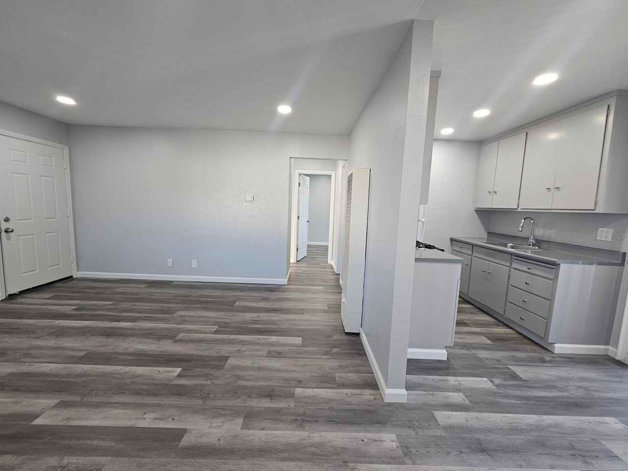 Listing photo 1 of 5