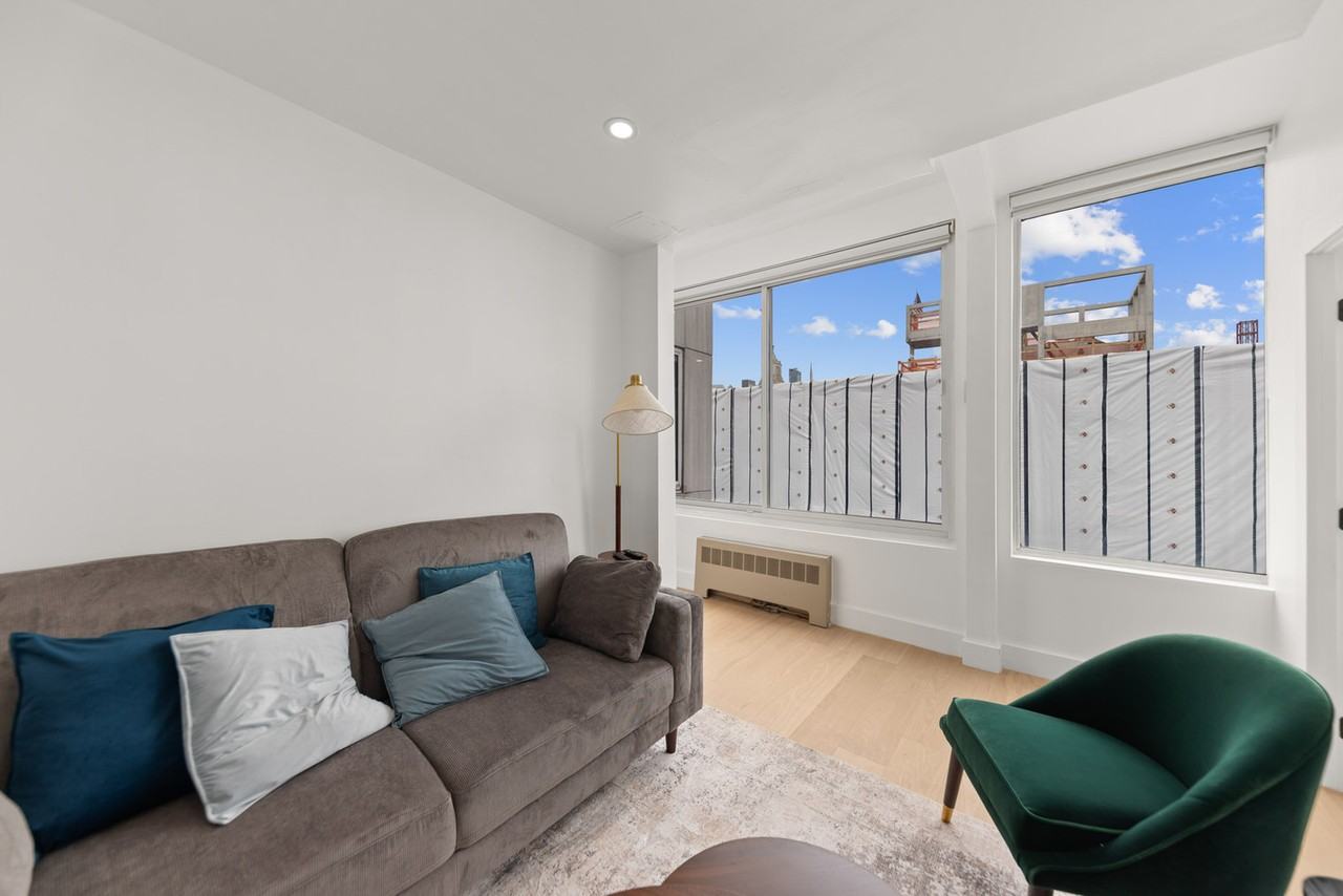 Listing photo 1 of 5