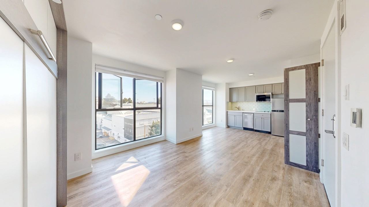 Listing photo 1 of 5