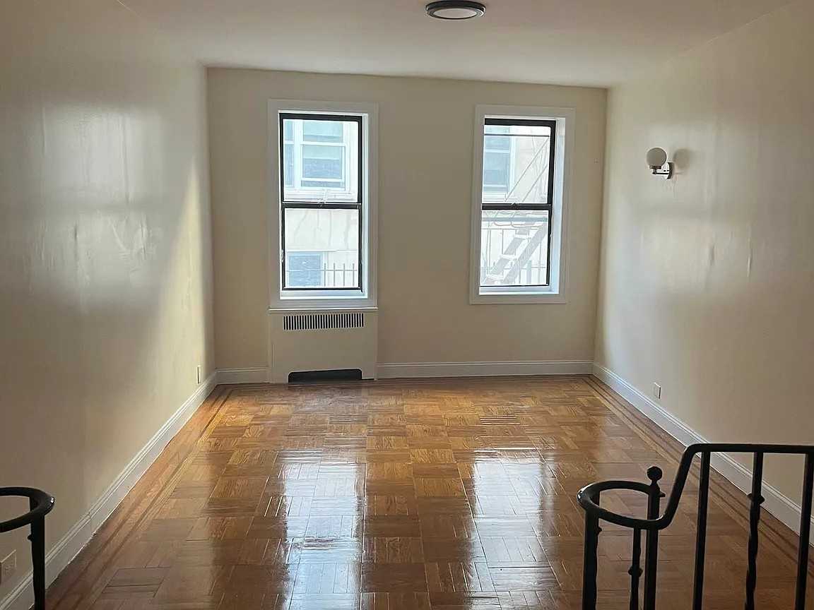 Listing photo 1 of 5