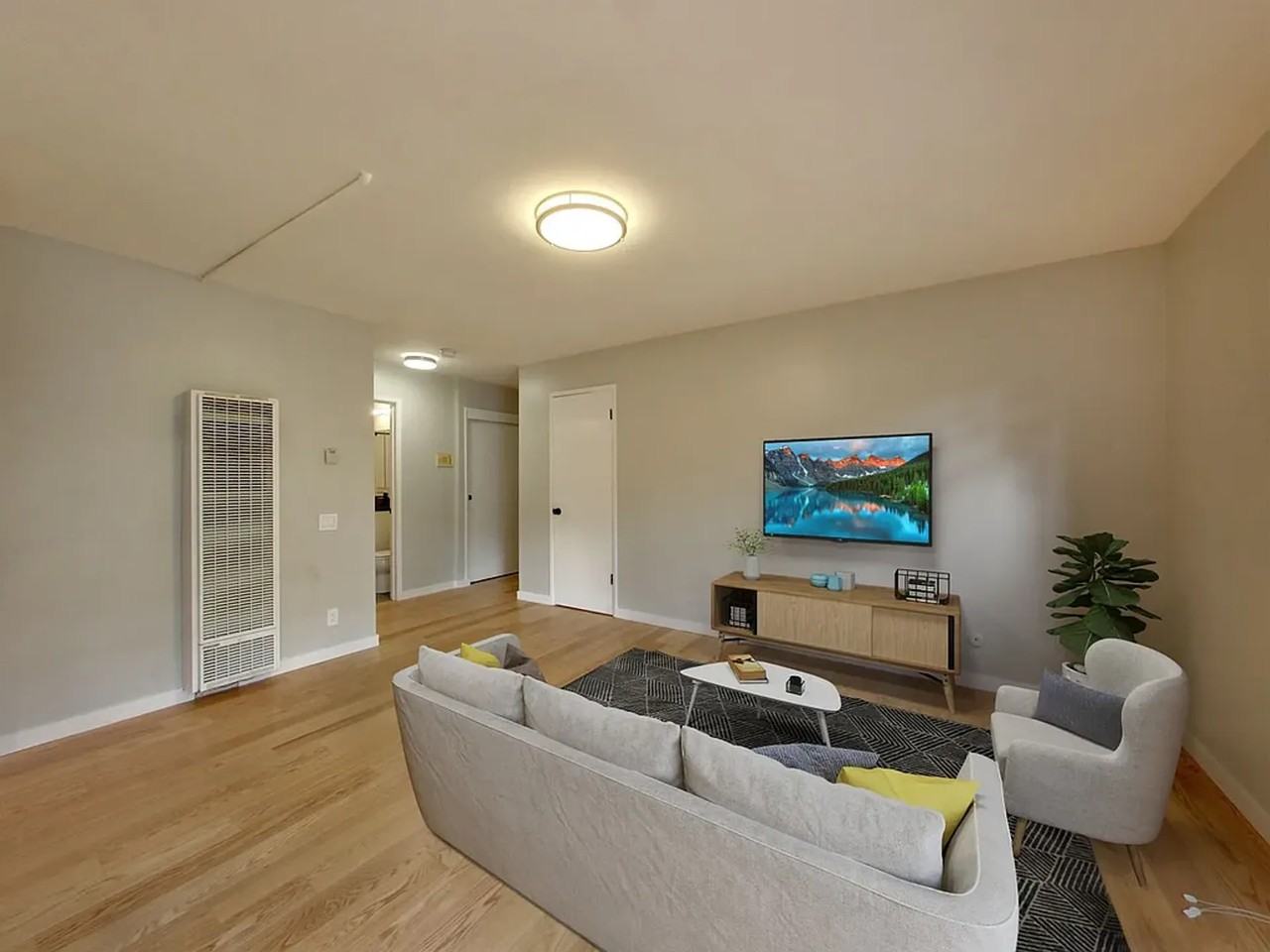 Listing photo 1 of 5