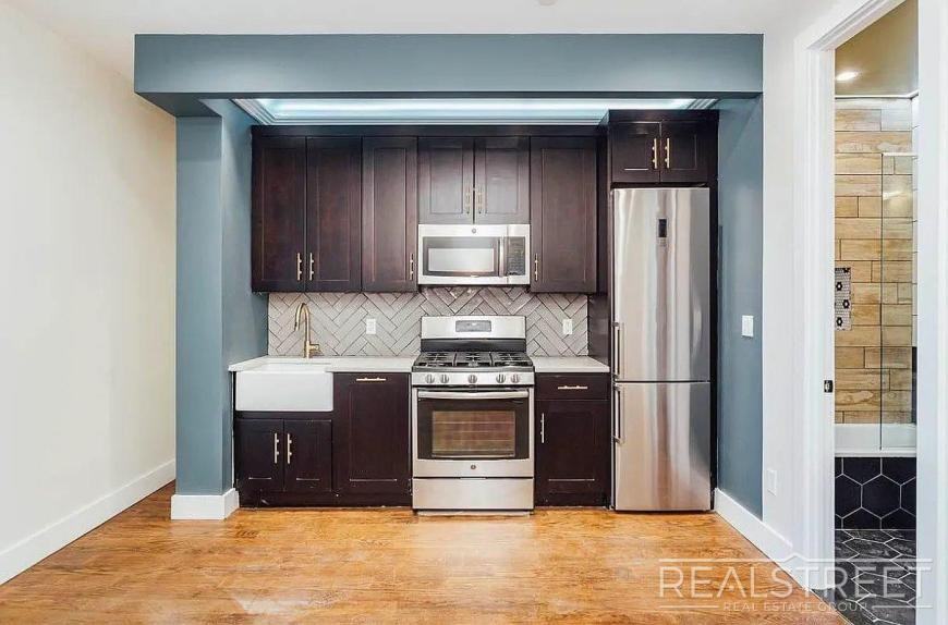 Listing photo 1 of 5