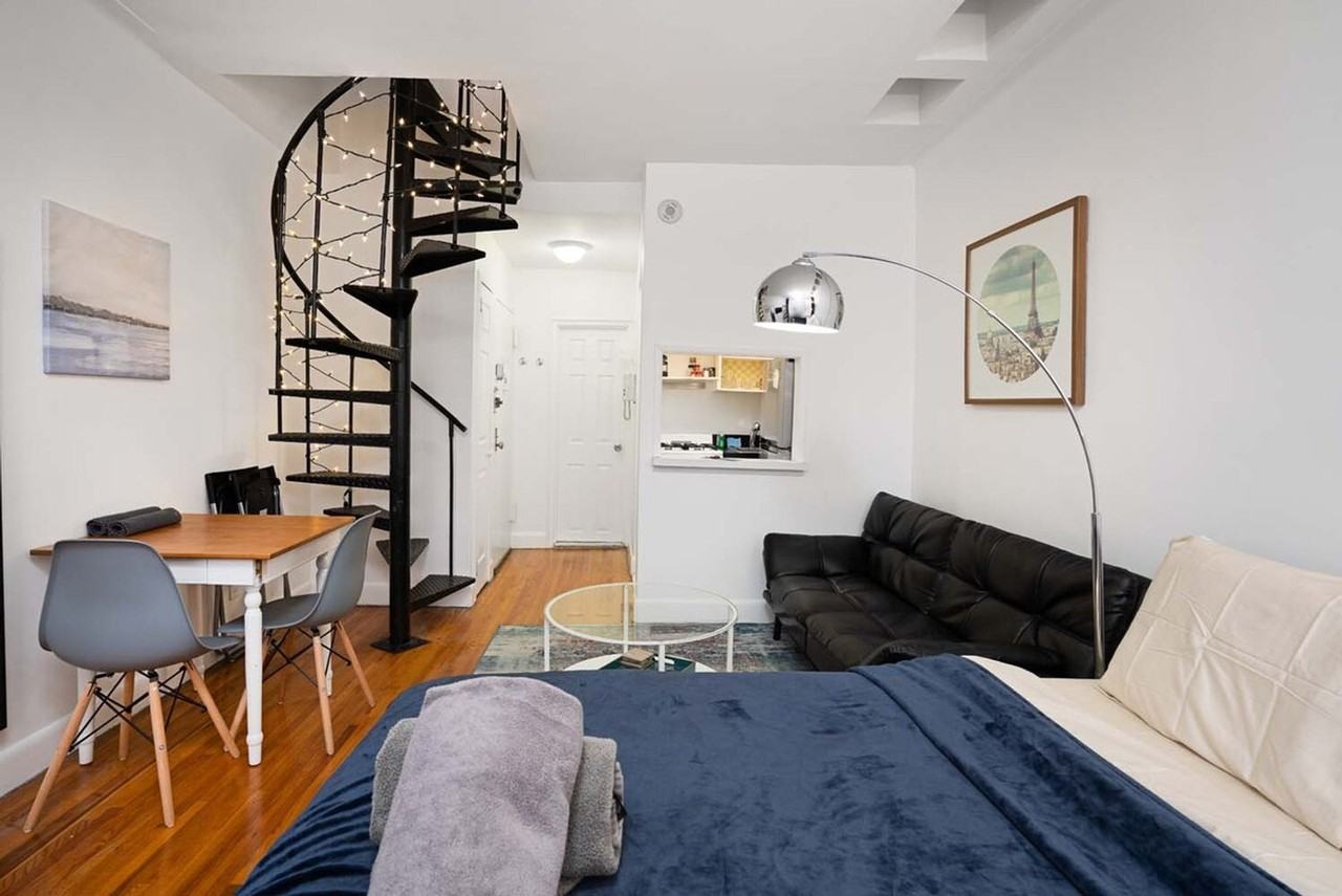 Listing photo 1 of 5