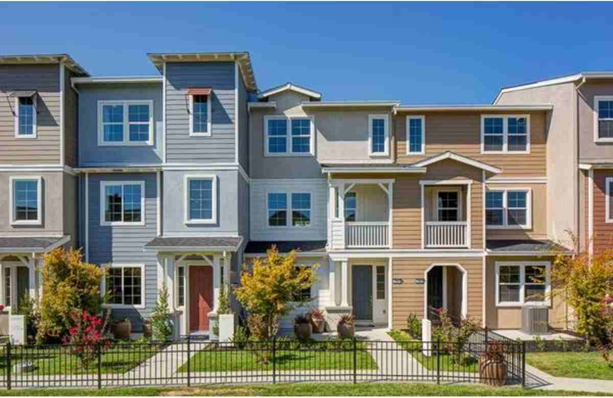 Listing photo 1 of 5