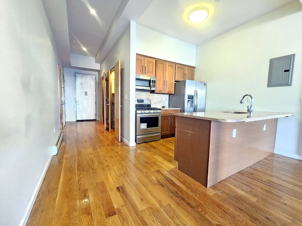 Listing photo 1 of 5