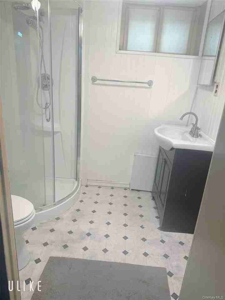 Listing photo 1 of 4