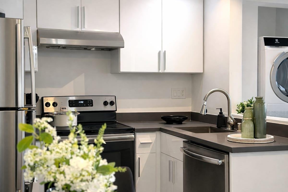 Listing photo 1 of 5