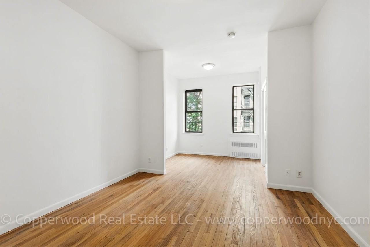 Listing photo 1 of 5