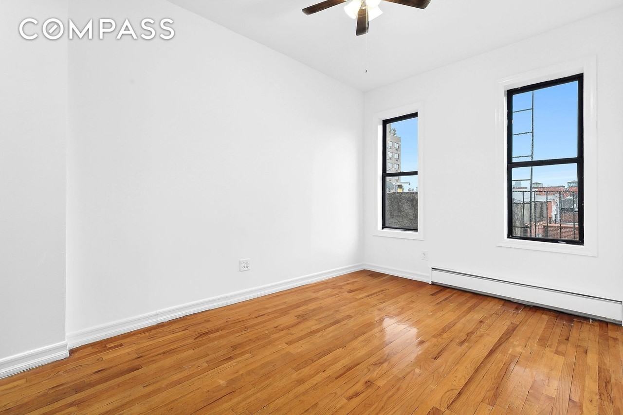 Listing photo 1 of 5