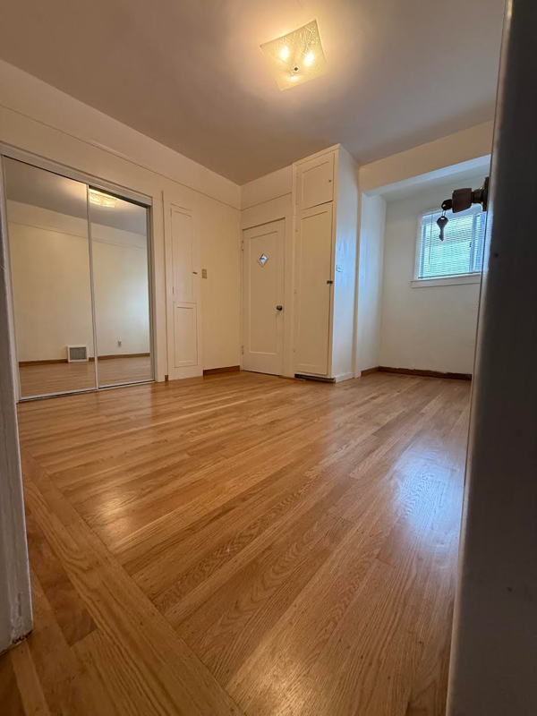 Listing photo 1 of 2