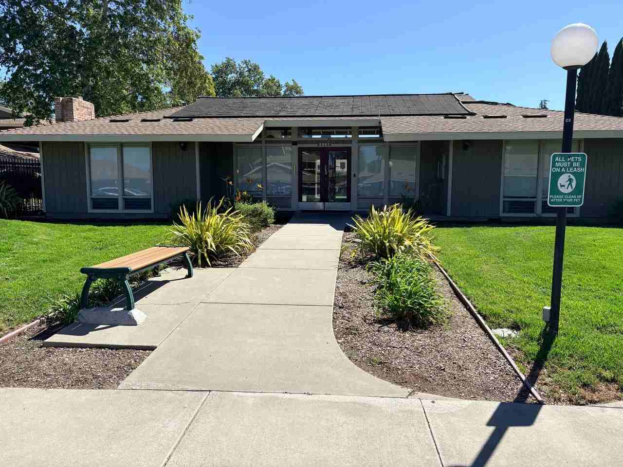 Listing photo 1 of 5