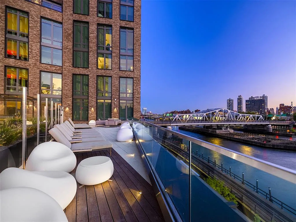 Listing photo 1 of 5