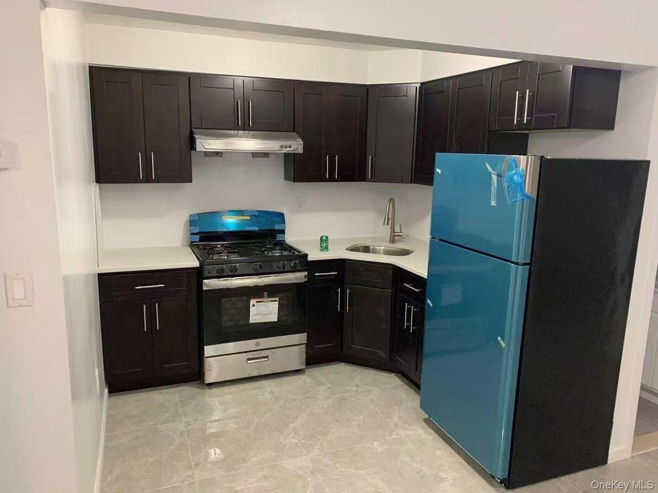 Listing photo 1 of 5