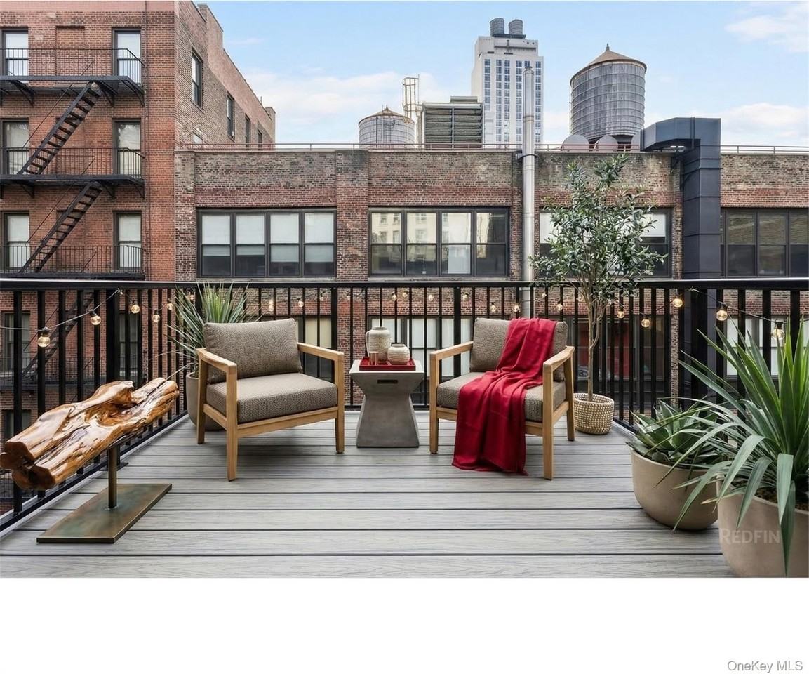 Listing photo 1 of 5