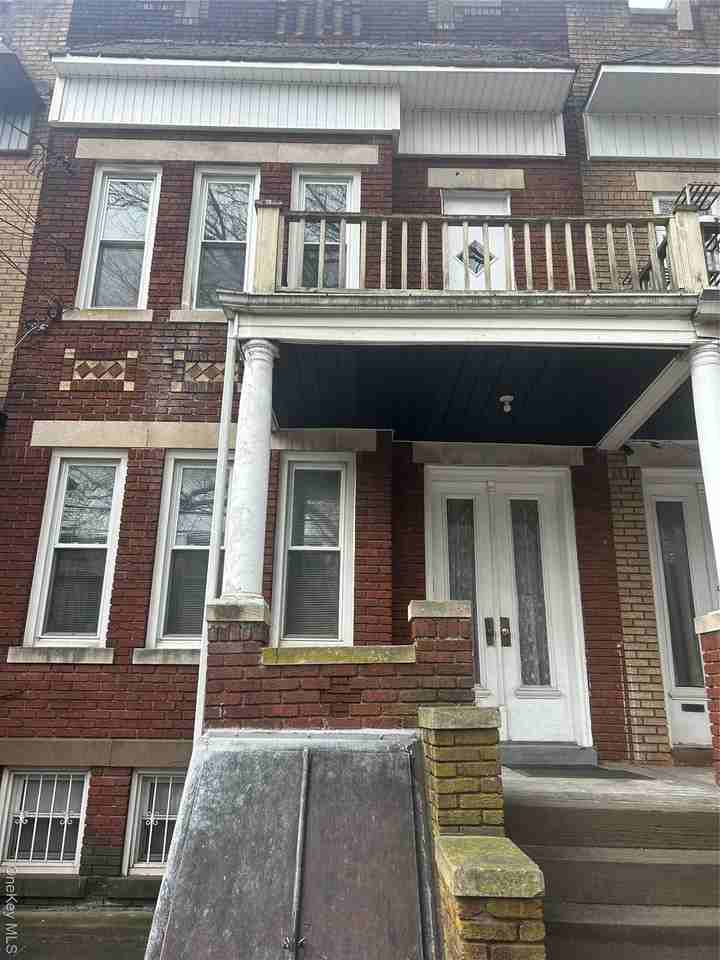 Listing photo 1 of 5