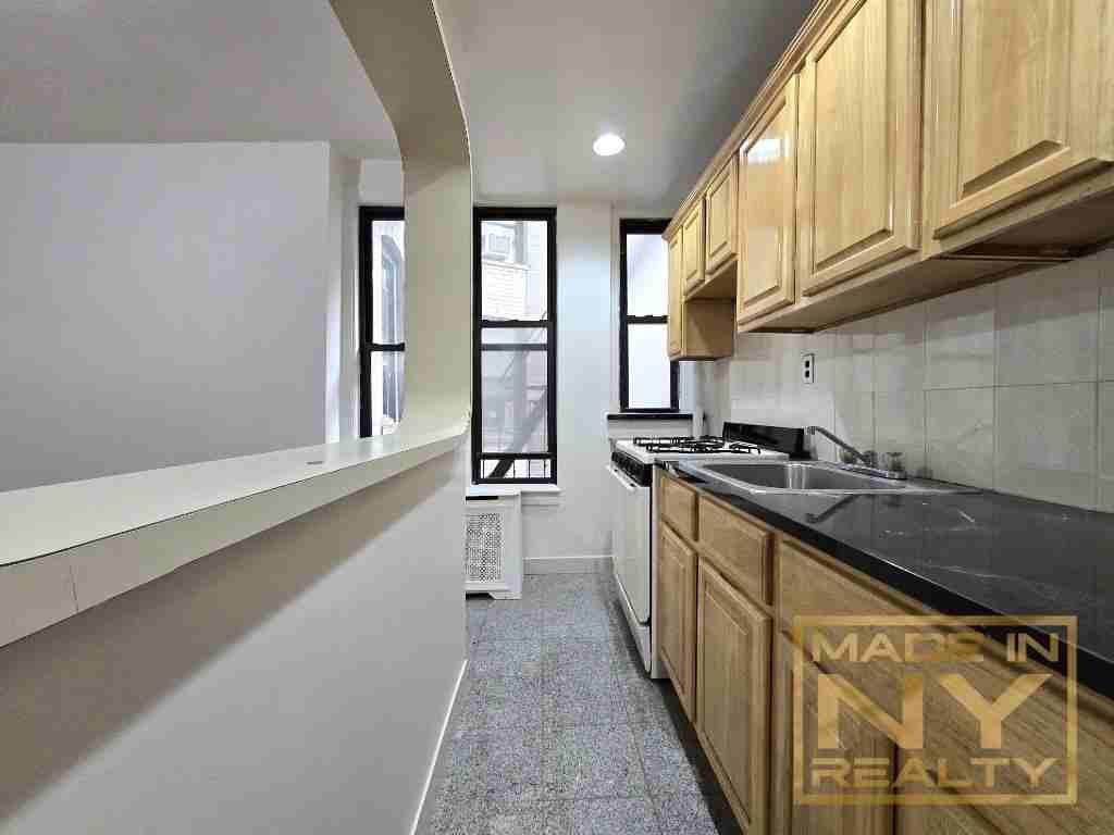 Listing photo 1 of 5