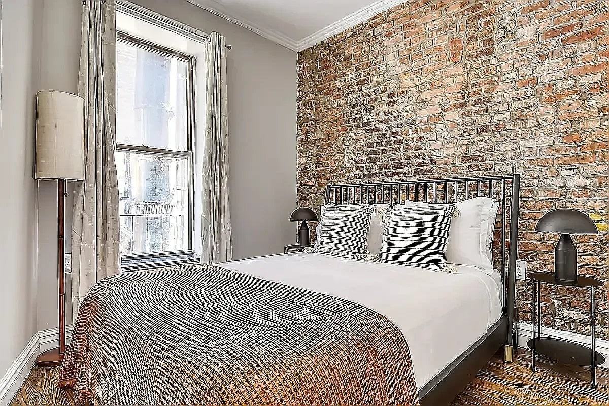 Listing photo 1 of 5