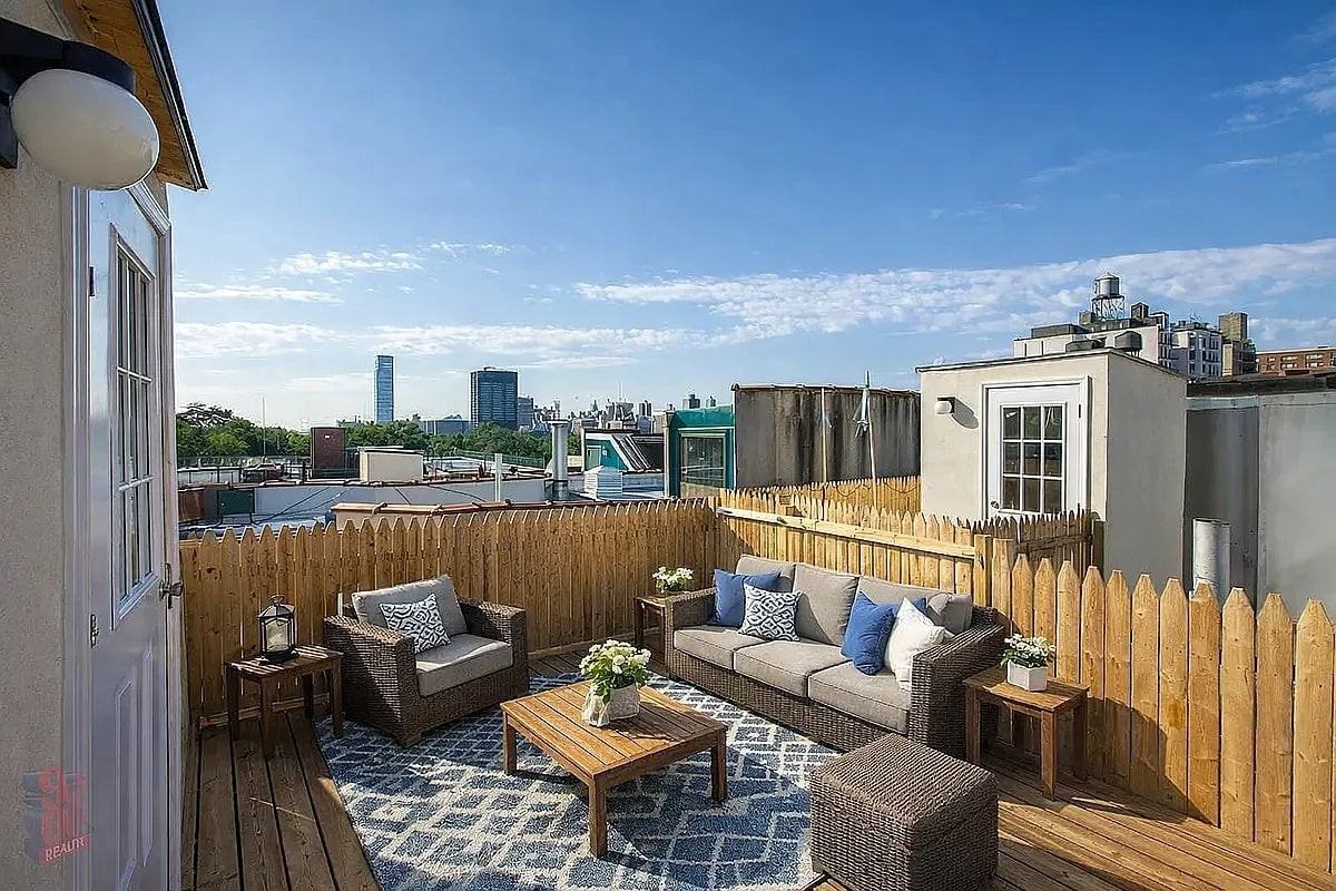 Listing photo 1 of 3