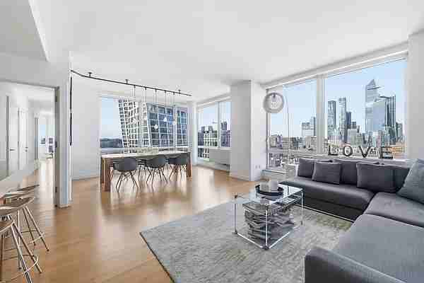 Listing photo 1 of 5