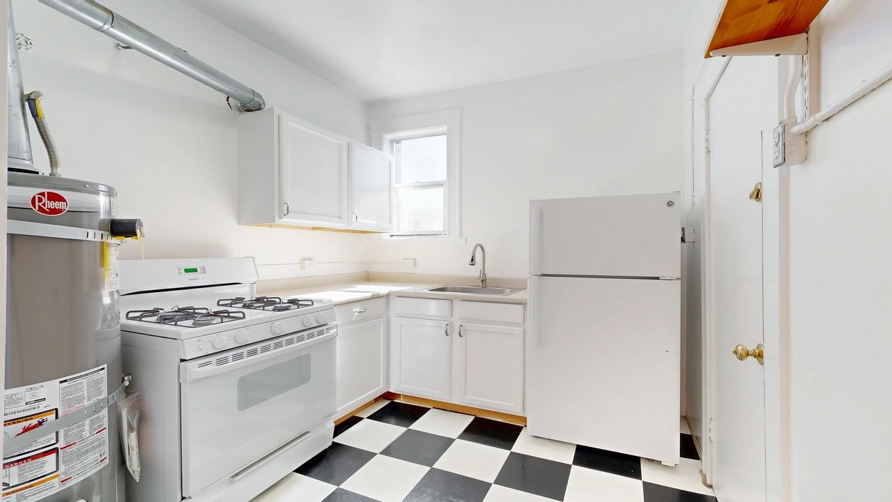 Listing photo 1 of 5