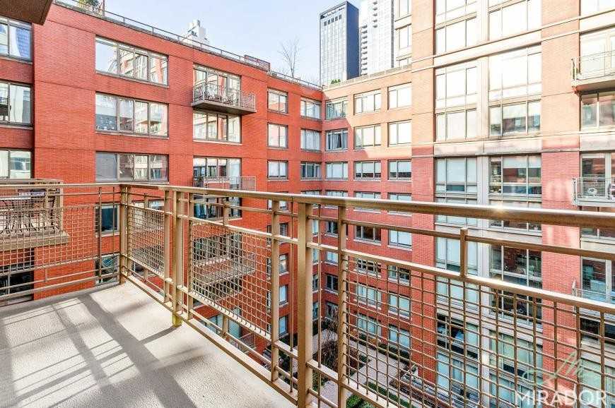 Listing photo 1 of 5