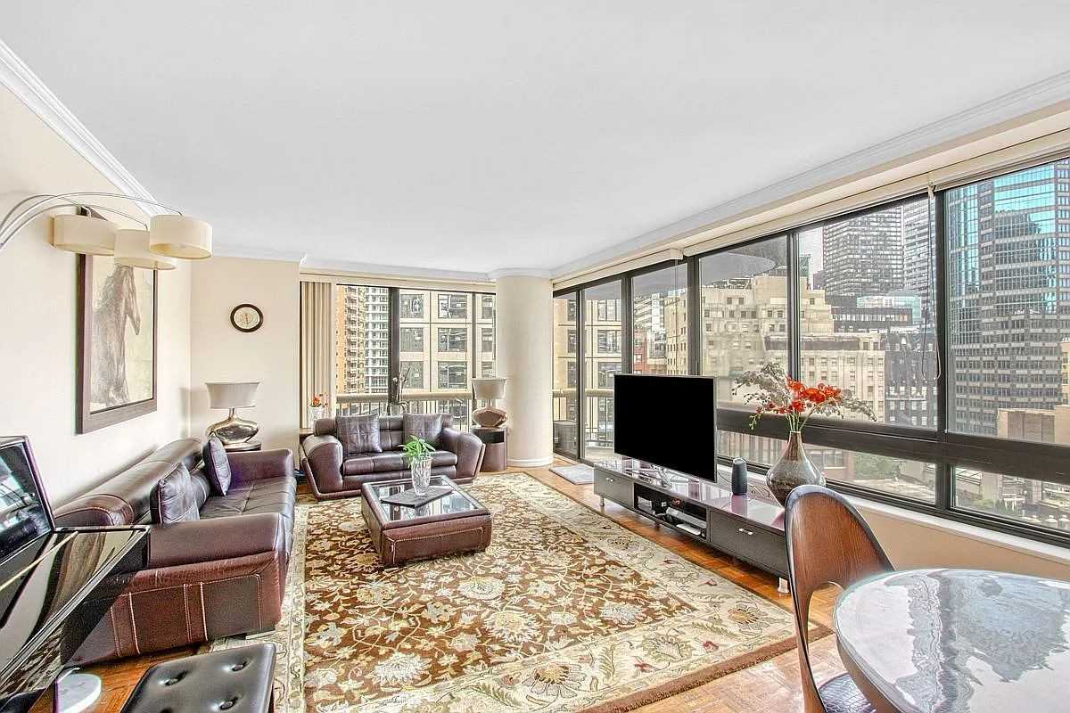 Listing photo 1 of 5