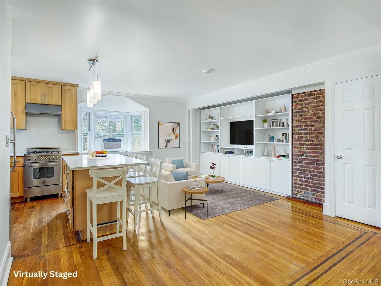 Listing photo 1 of 5