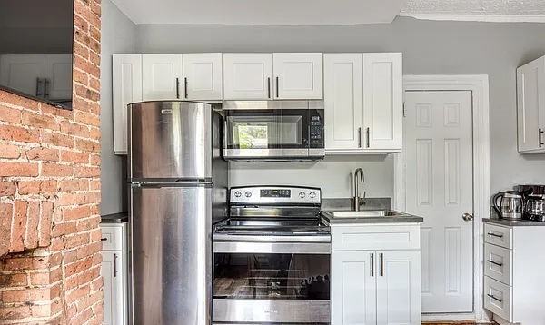 Listing photo 1 of 5