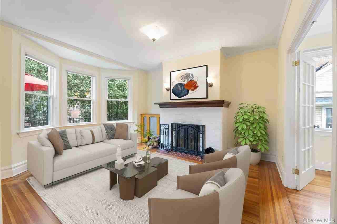 Listing photo 1 of 5