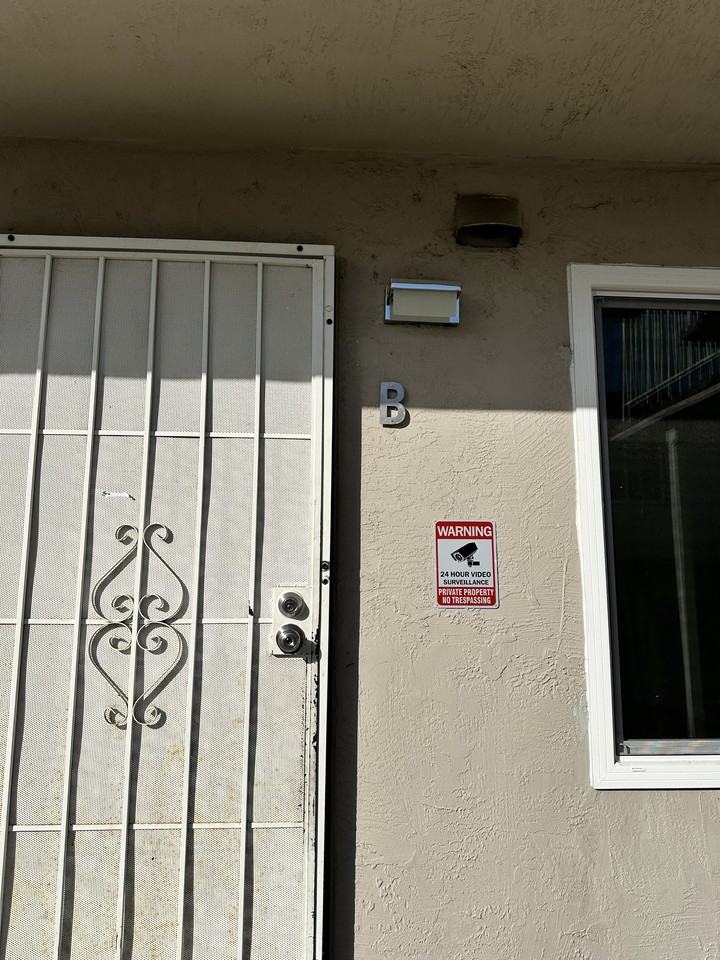 Listing photo 1 of 5