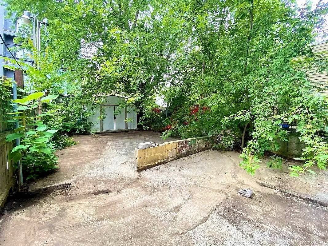 Listing photo 1 of 5