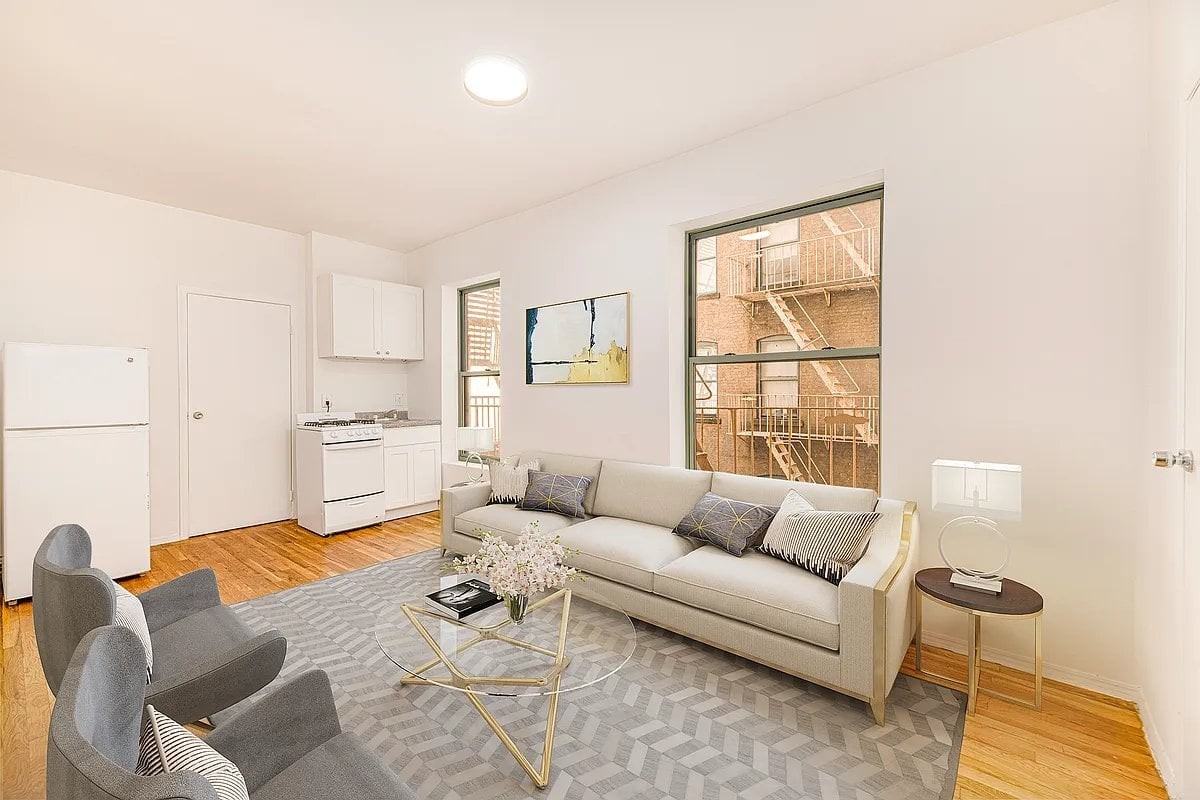 Listing photo 1 of 5