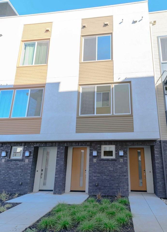 Listing photo 1 of 5