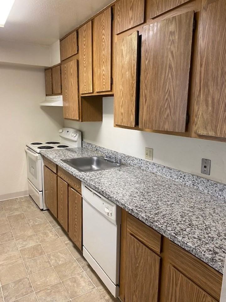 Listing photo 1 of 5