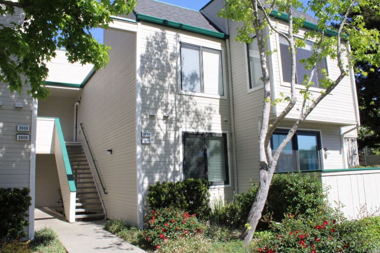 Listing photo 1 of 5